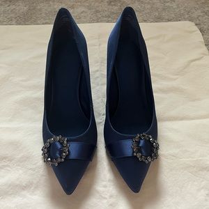 Anne Klein pump - fabric satin look - padded comfortable insole. SKU BH 5001698